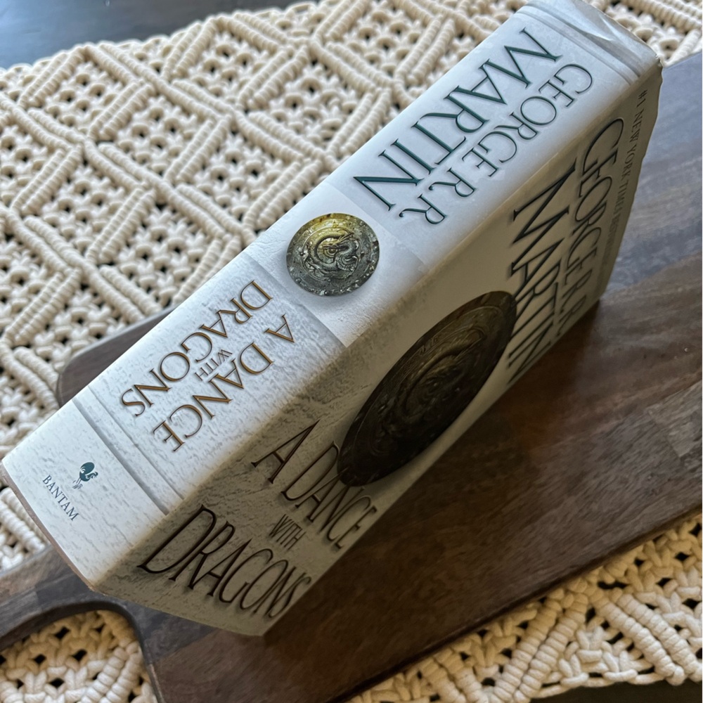 GAME OF THRONES Hardcover Book Novel A Dance With Dragons Like New